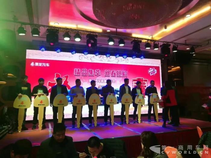 乘龙汽车早开工,祝大家狗年大发!8.jpg 乘龙汽车早开工,祝大家狗年大发!8.jpg