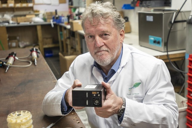 电动汽车,黑科技,前瞻技术,电池,电动汽车续航,电动汽车续航2414公里,电动汽车铝空气电池,铝空气燃料电池,汽车新技术 电动汽车,黑科技,前瞻技术,电池,电动汽车续航,电动汽车续航2414公里,电动汽车铝空气电池,铝空气燃料电池,汽车新技术